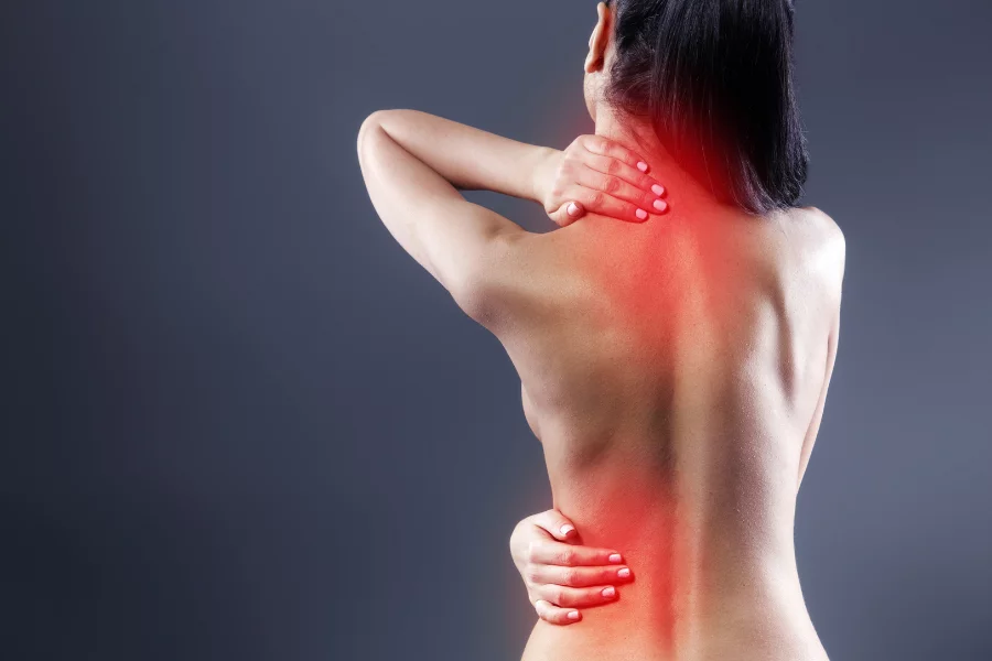 Sometimes it seems like when one thing in your body hurts, something else  always goes along with it. Read on about the link between back pain and  knee pain.